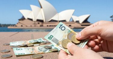 Australian money and landmarks for earning extra cash.